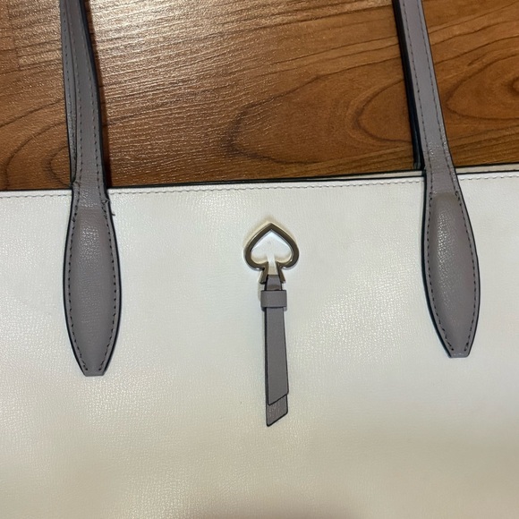 Kate Spade New York Adel Large Tote off-white refined grain leather FLAW - Picture 9 of 16